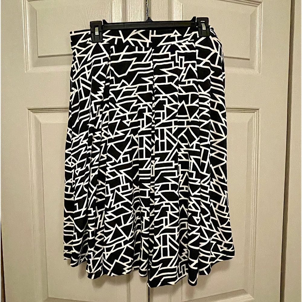 LuLaRoe Madison Box Pleat Black & White Geometric Skirt